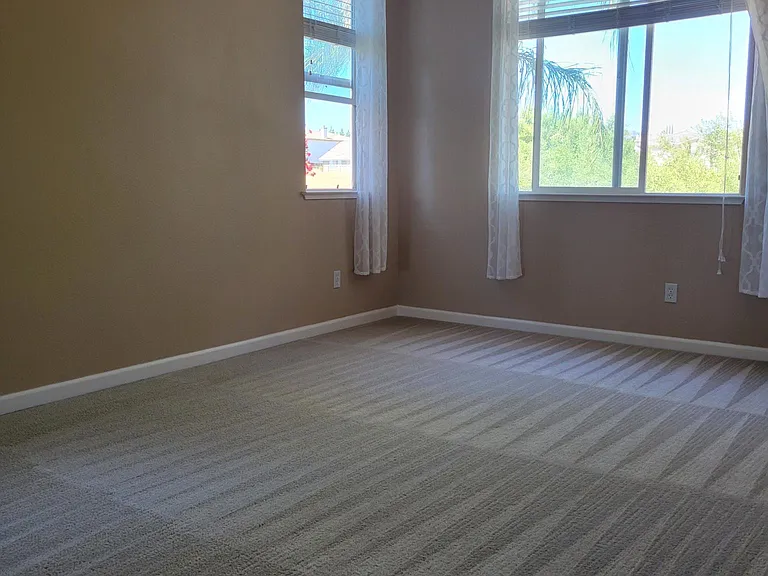 385 Roundhill Dr — Photo 10