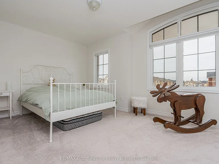 40 Kirby Ave — Photo 17