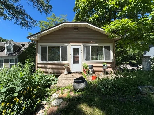 24 S Hickory Ave, Fox Lake, IL 60020