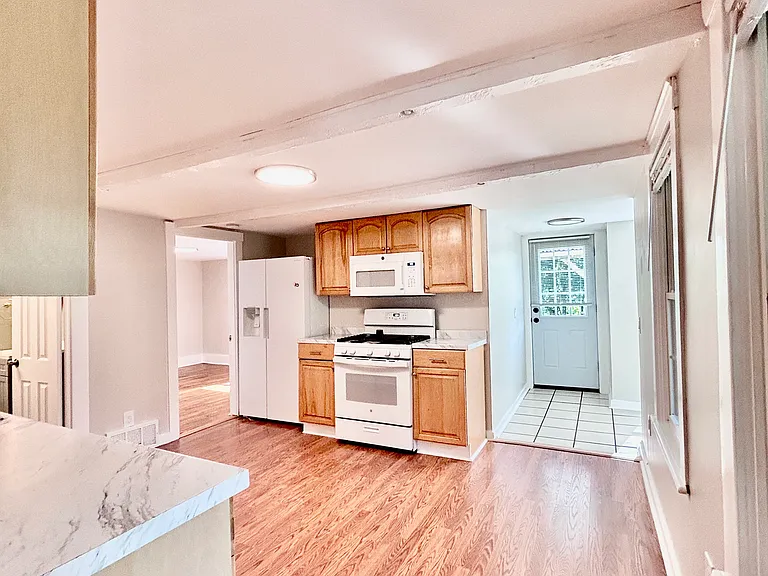 10 Franklin St #1 — Photo 9