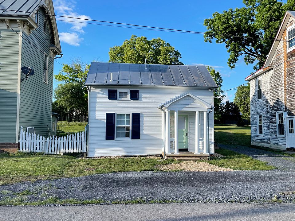 External view - front of cottage