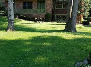 27 Lakeside Dr, Greenbelt, MD 20770