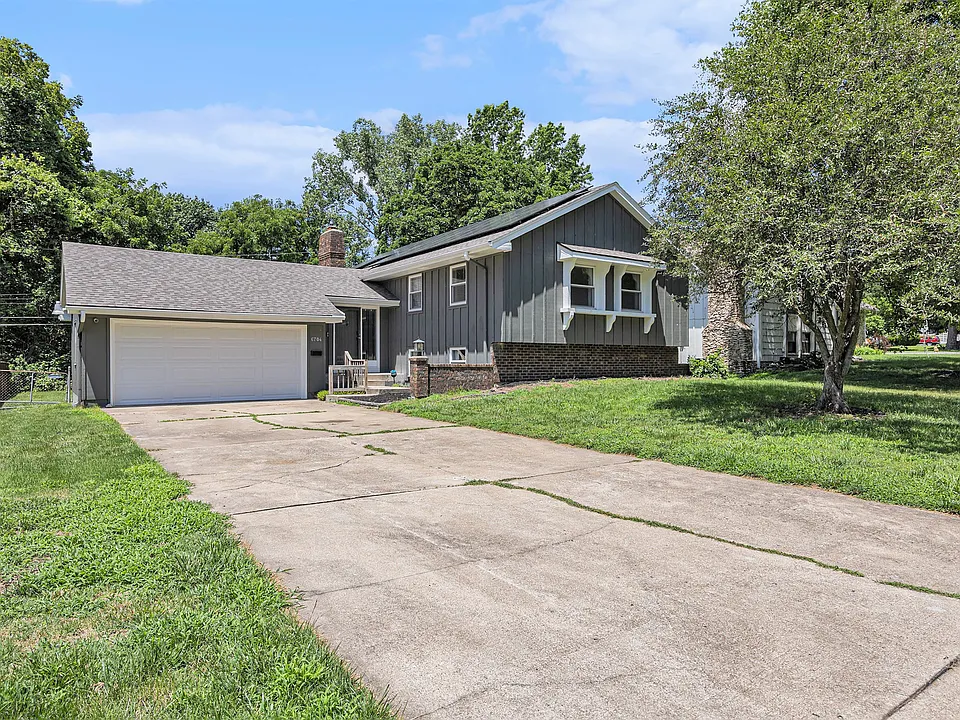 6704 Lakeshore Dr