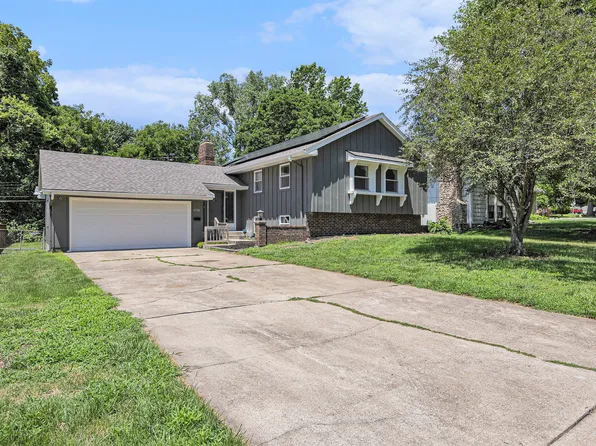 6704 Lakeshore Dr, Raytown, MO 64133