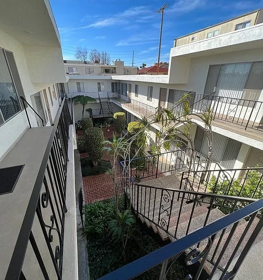 1631 Barry Ave #12 — Photo 3