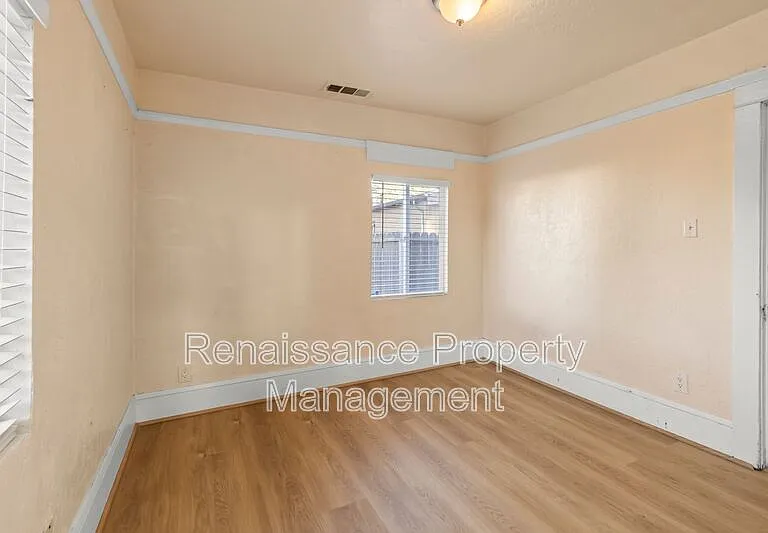 1026 N Windeler Ave #A — Photo 13