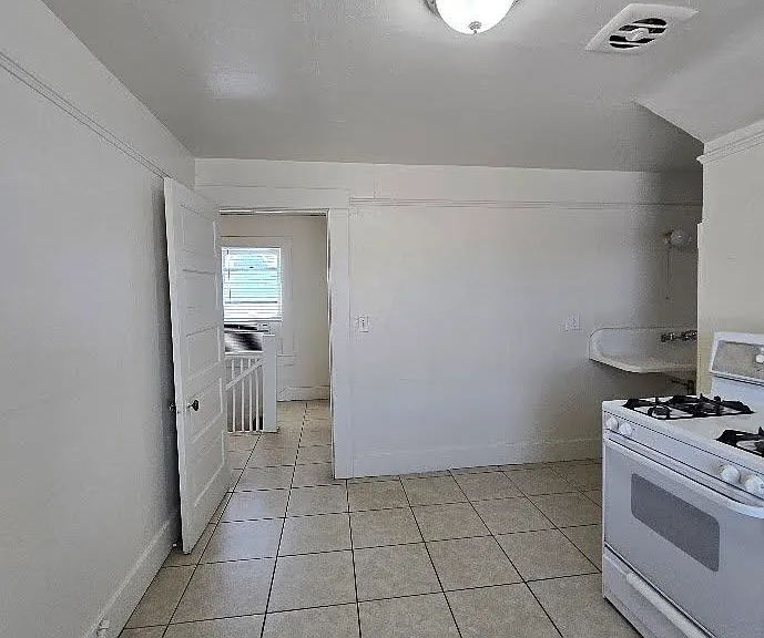 1361 N Rowell Ave #1361 — Photo 17