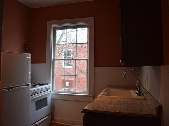 5th image of 298 Livingston St #4