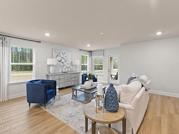 4th image of 13154 Carnival Cir