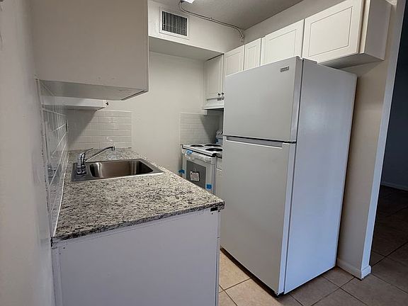 4th image of 481 Sunshine Dr #C2