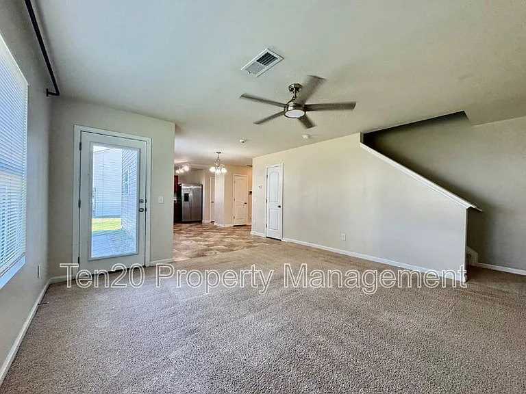 753 Compass Trl — Photo 2