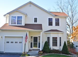 22 High St, Mount Kisco, NY 10549