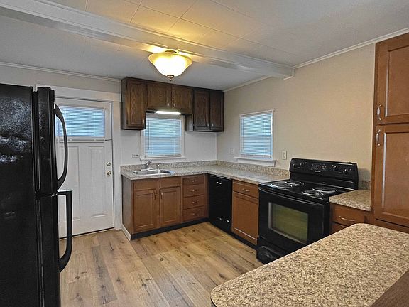 2nd image of 270 W 2nd St #B
