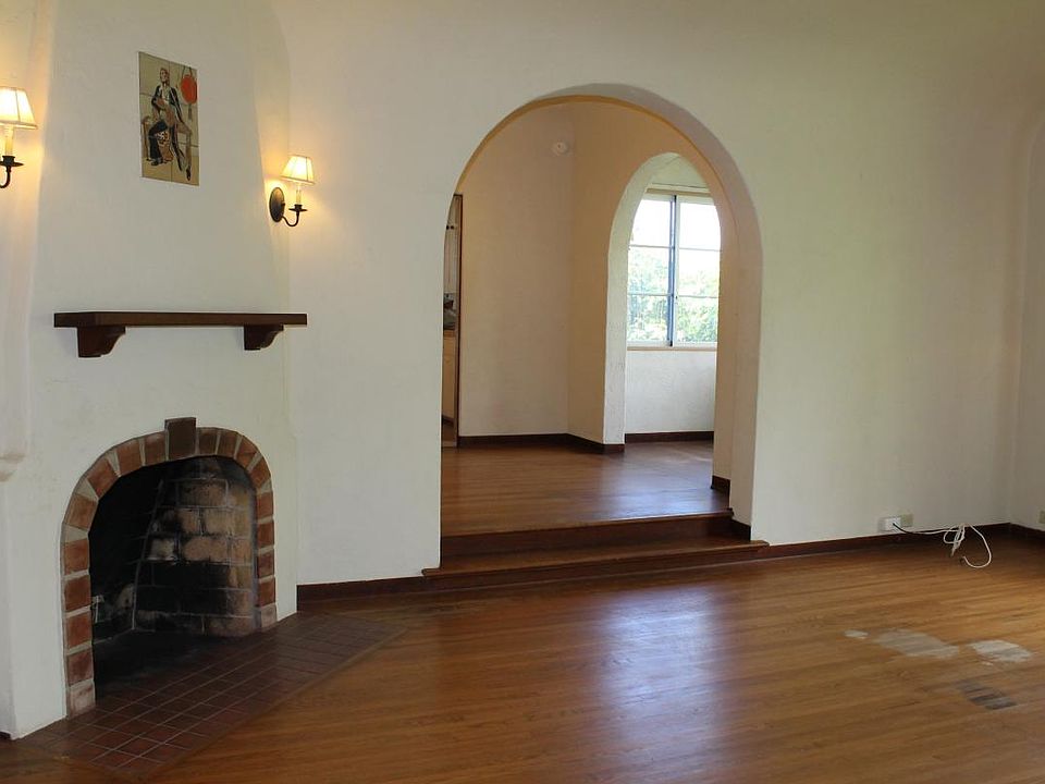 Living room looking towards dining and dining nook