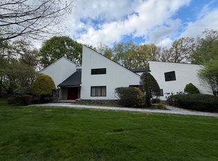 6 Harrows Ln, Purchase, NY 10577