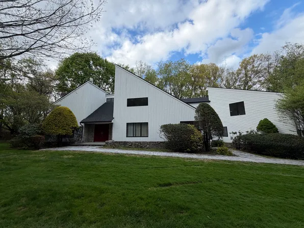 6 Harrows Ln, Purchase, NY 10577