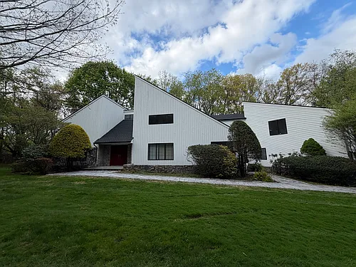6 Harrows Ln Photo 1