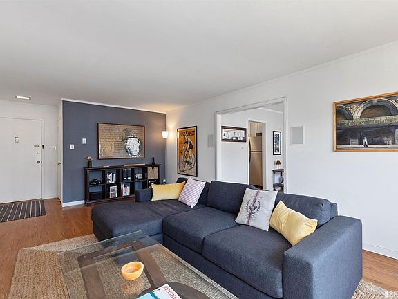 4th image of 70 Heather Ave
