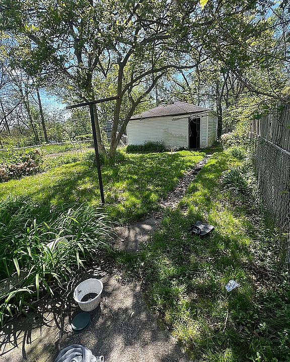 2nd image of 17837 Hull Ave