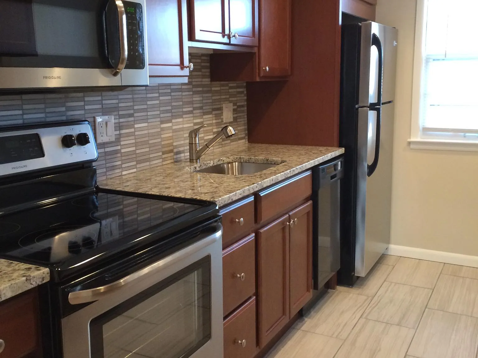 1 bed, 650 sqft, $1,400 — Photo 3
