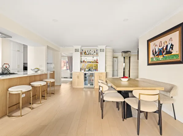 200 East 78th Street image 2 of 13