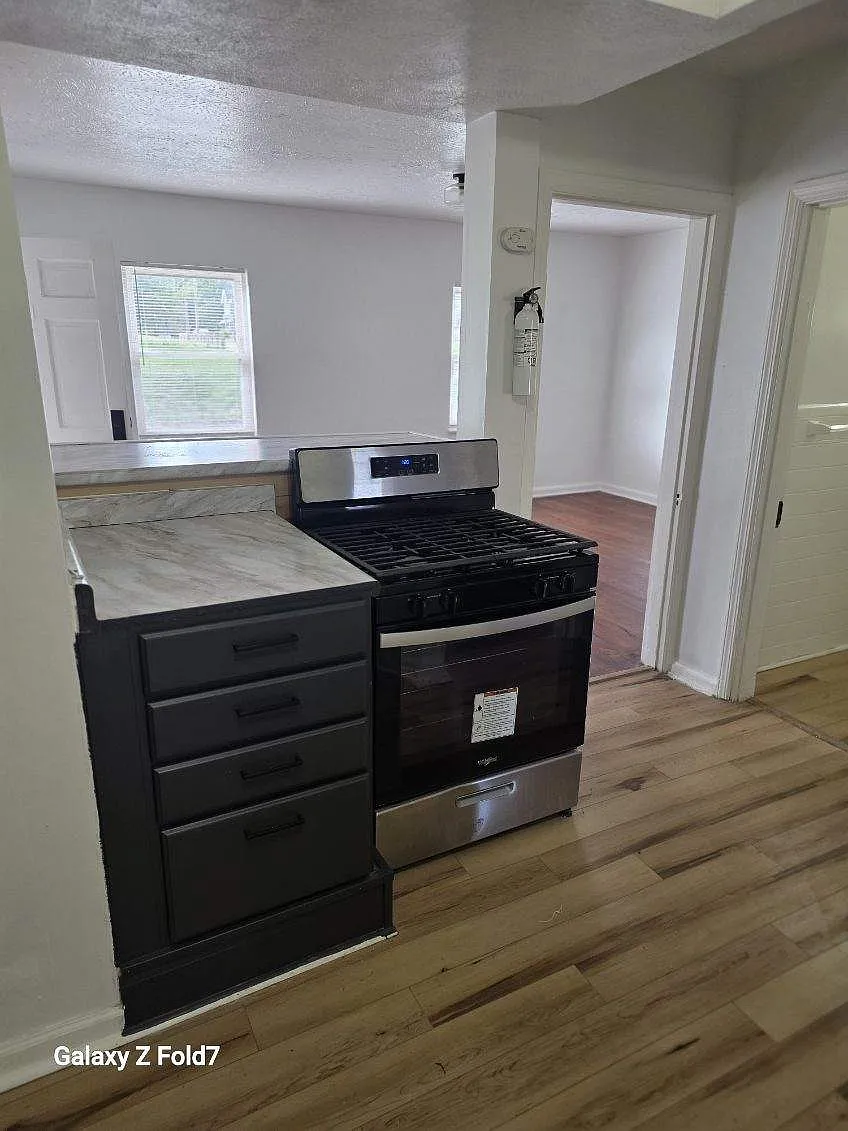 2 bed, 850 sqft, $1,200 — Photo 2
