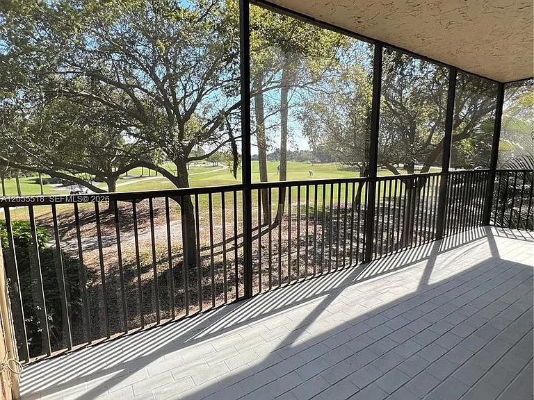 200 Jacaranda Country Club Dr #4B — Photo 10