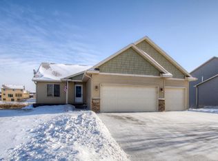 2557 Coldwater Xing, Mayer, MN 55360