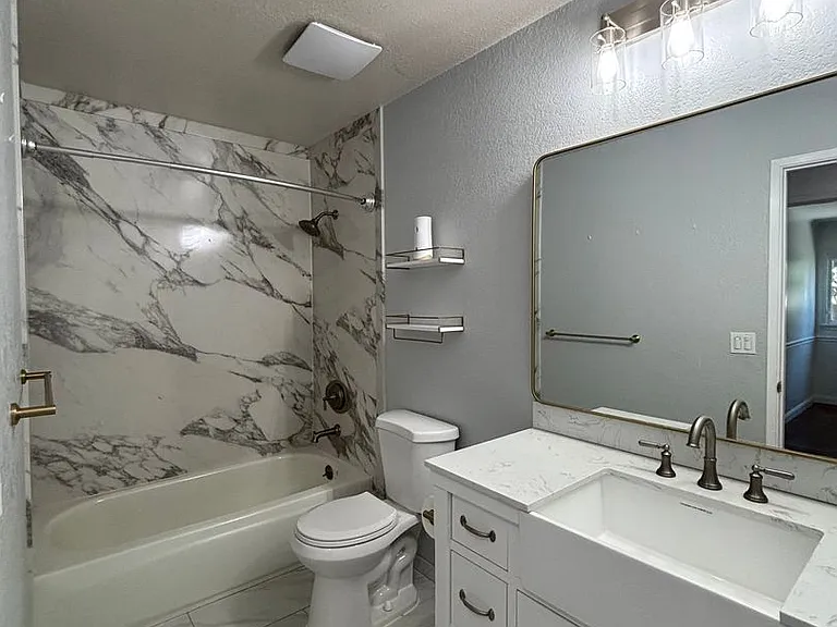 2102 California Dr — Photo 29
