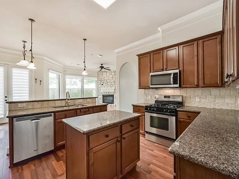 11025 Robin Hood Ct — Photo 12