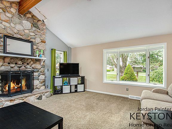 4th image of 5409 Grand River Dr NE