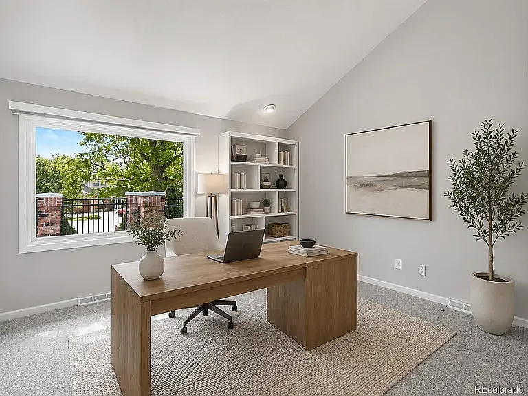 4 bed, 4000 sqft, $6,000 — Photo 2