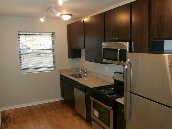 4th image of 2440 W North Shore Ave #2W