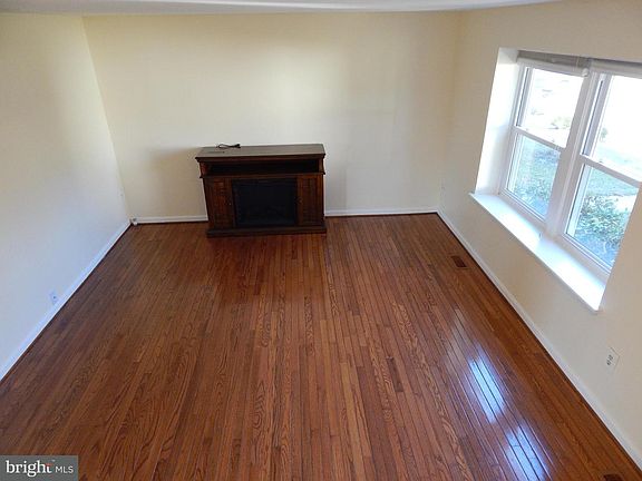 2nd image of 18000 Wagonwheel Ct