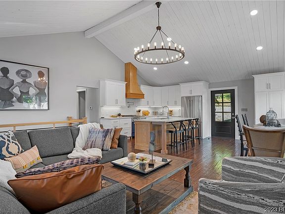 3rd image of 6514 Coveview Ln