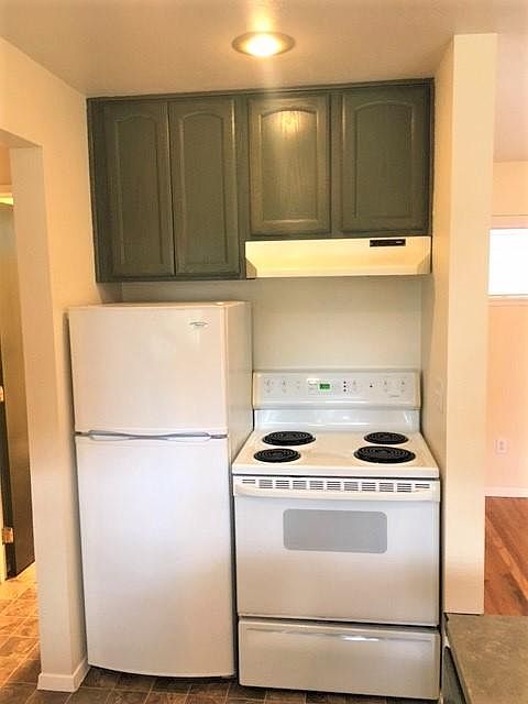1st image of 310 Bellevue Ave E APT D