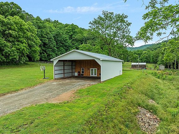 3rd image of 713 Laurels Rd