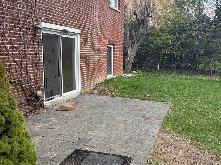 3 Lisburn Cres — Photo 17