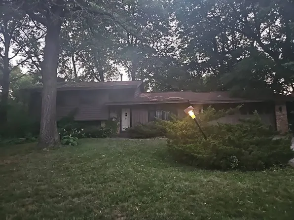 620 Thoreau Dr, Burnsville, MN 55337