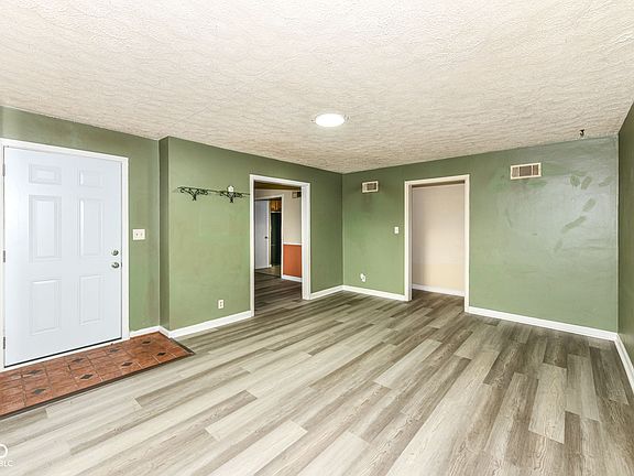 4th image of 8655 N College Ave