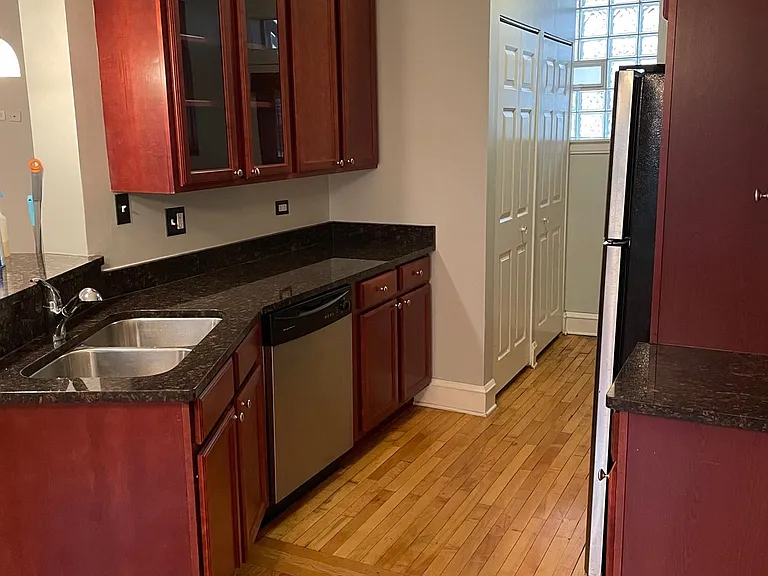 803 Erie St #1 — Photo 12