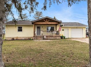 6211 E Allen Rd, Fenton, MI 48430