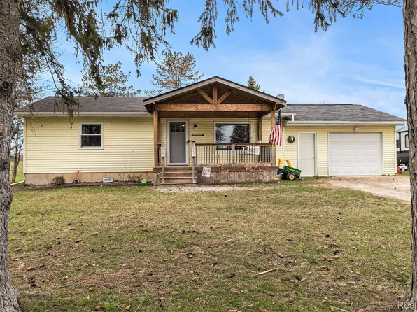 6211 E Allen Rd, Fenton, MI 48430