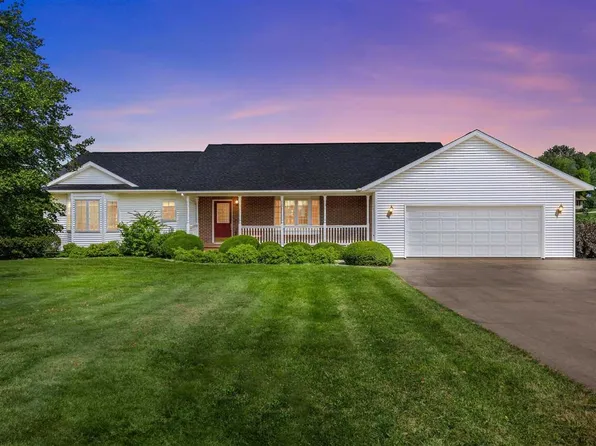 2914 Skyview Ln NE, Swisher, IA 52338