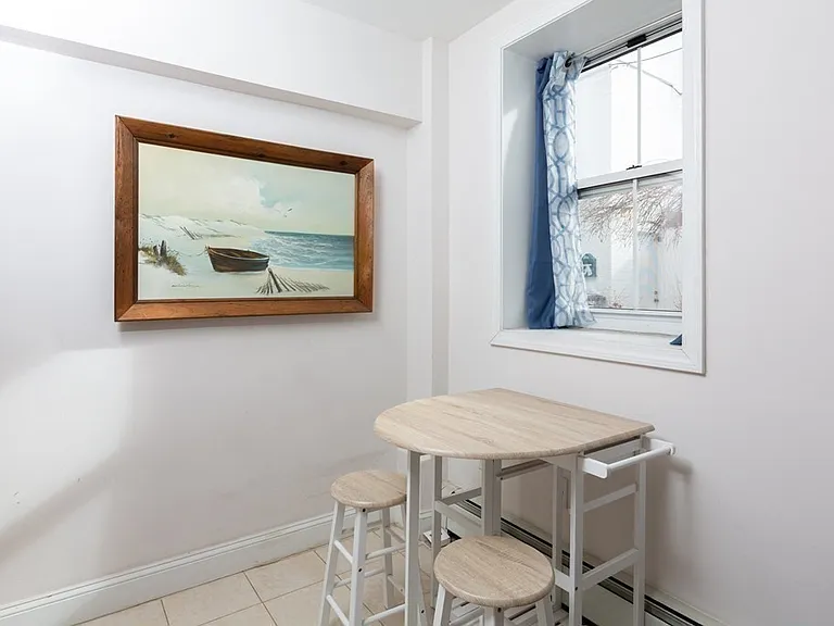 2 Arlington St #4 — Photo 4