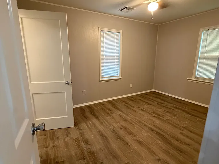 303 E Rose Dr — Photo 10