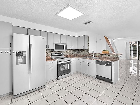 2nd image of 800 Sorrento Dr #2