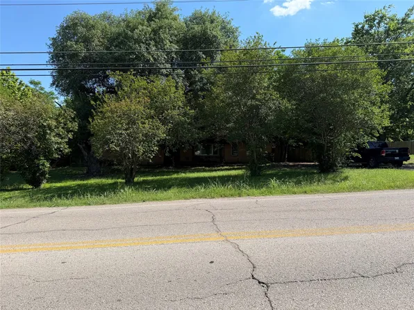 210 W Bear Creek Rd, Glenn Heights, TX 75154