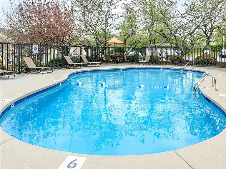 3820 Papermill Sq — Photo 7