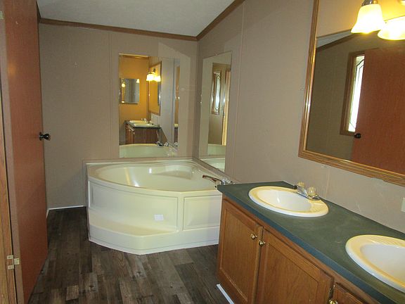 5th image of 131 Virginia Ave